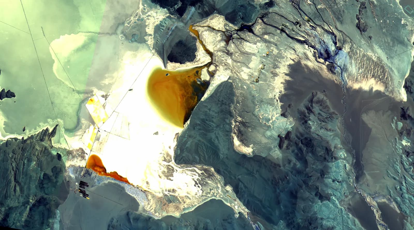 Imagen satelital del Salar del Hombre Muerto, Catamarca, con actividad de litio